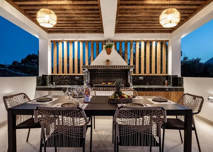 Villa Roselia - Luxury Escape With Magnificent Views, By Zantewize