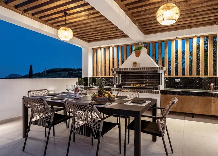 Villa Roselia - Luxury Escape With Magnificent Views, By Zantewize