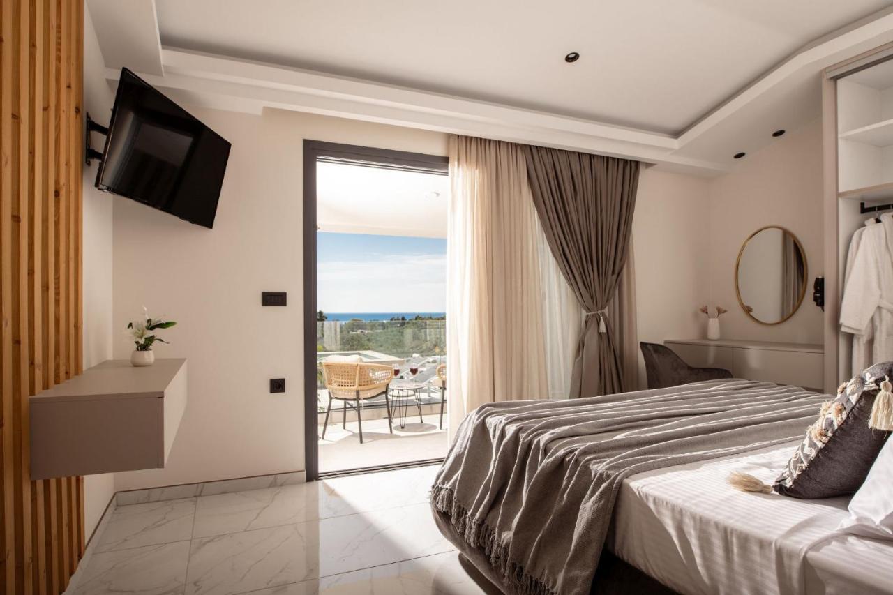 Roselia - Luxury Escape With Magnificent Views, By Zantewize Vila