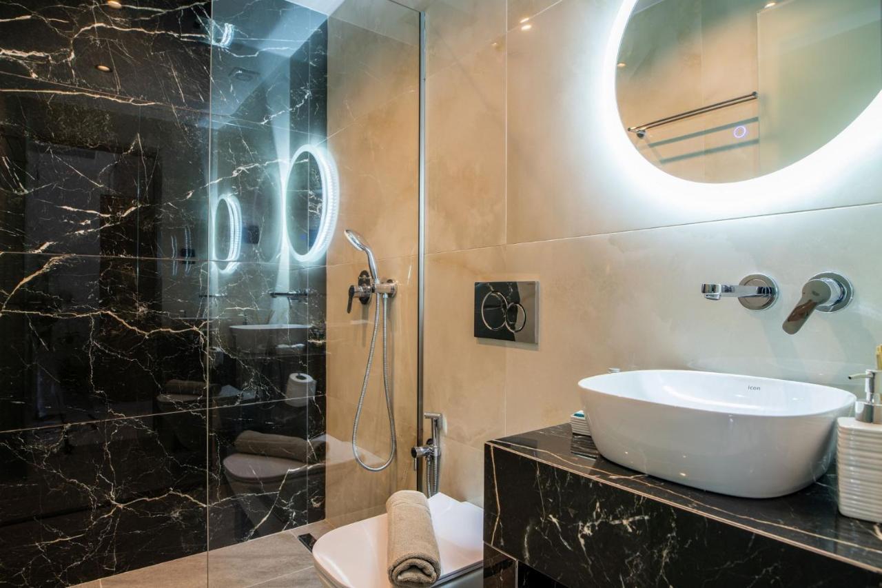 Roselia - Luxury Escape With Magnificent Views, By Zantewize Villa *