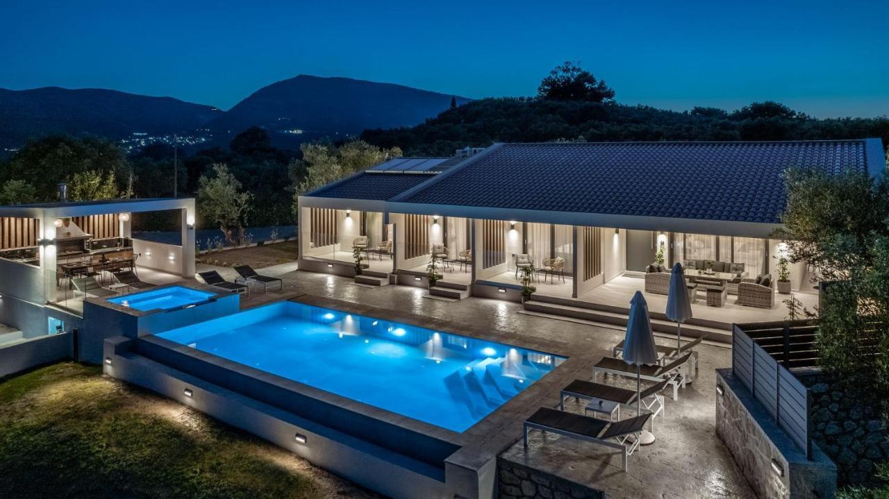 Villa Roselia - Luxury Escape With Magnificent Views, By Zantewize *